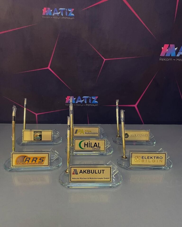 Oval Cam Kristal Masa İsimliği