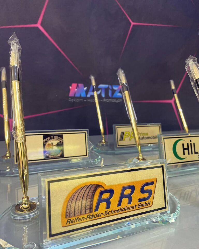 Oval Cam Kristal Masa İsimliği