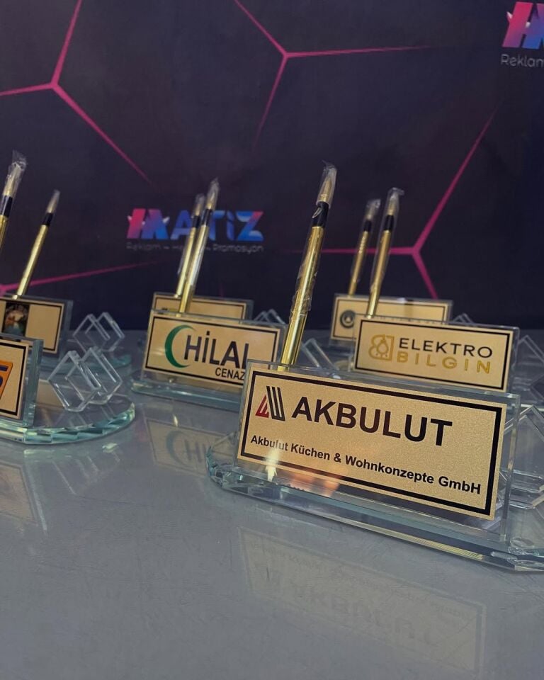 Oval Cam Kristal Masa İsimliği