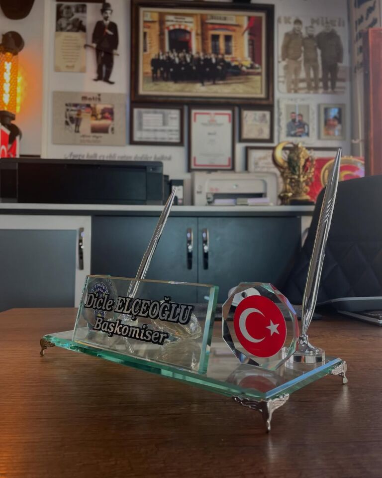 Polis Logolu Cam Masa İsimliği