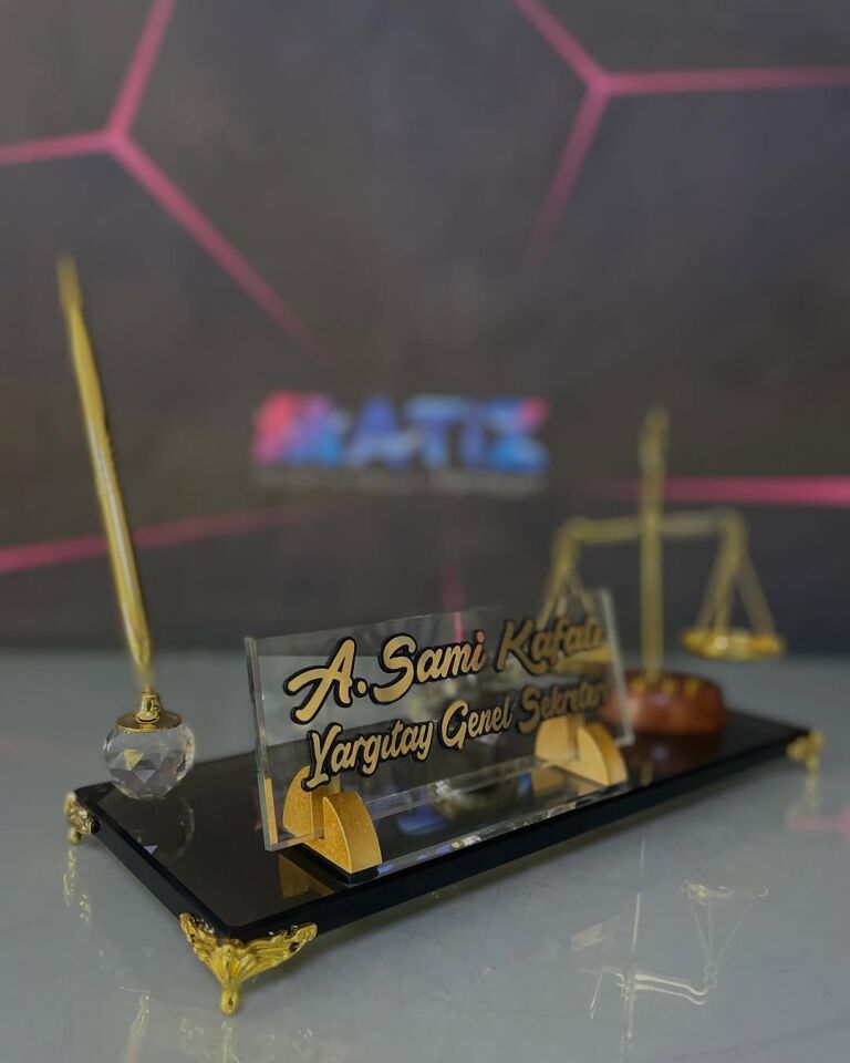 Adalet Terazili Kristal Masa İsimliği