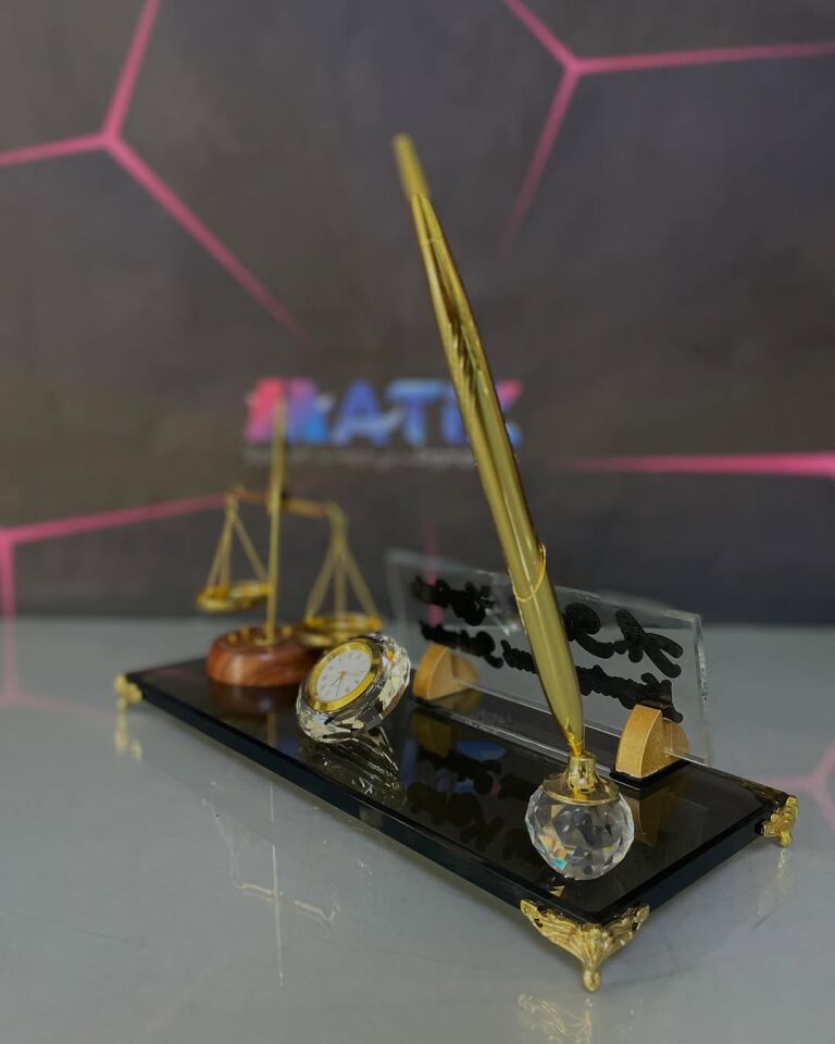 Adalet Terazili Kristal Masa İsimliği