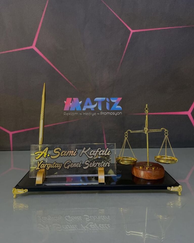 Adalet Terazili Kristal Masa İsimliği