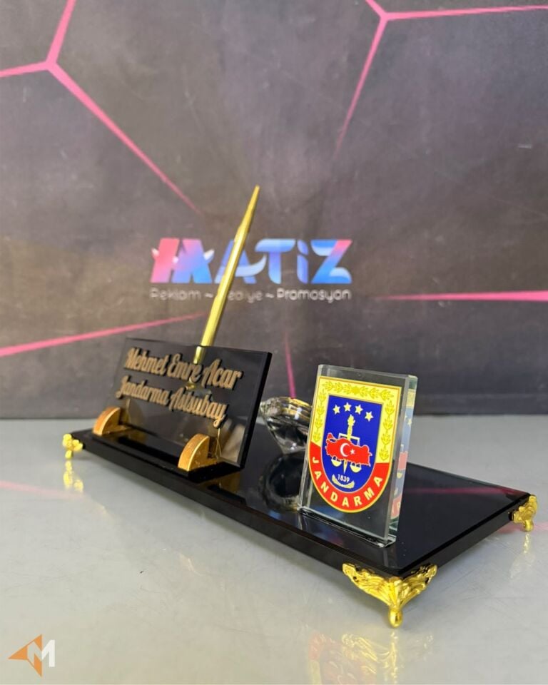 Jandarma Logolu Masa İsimliği