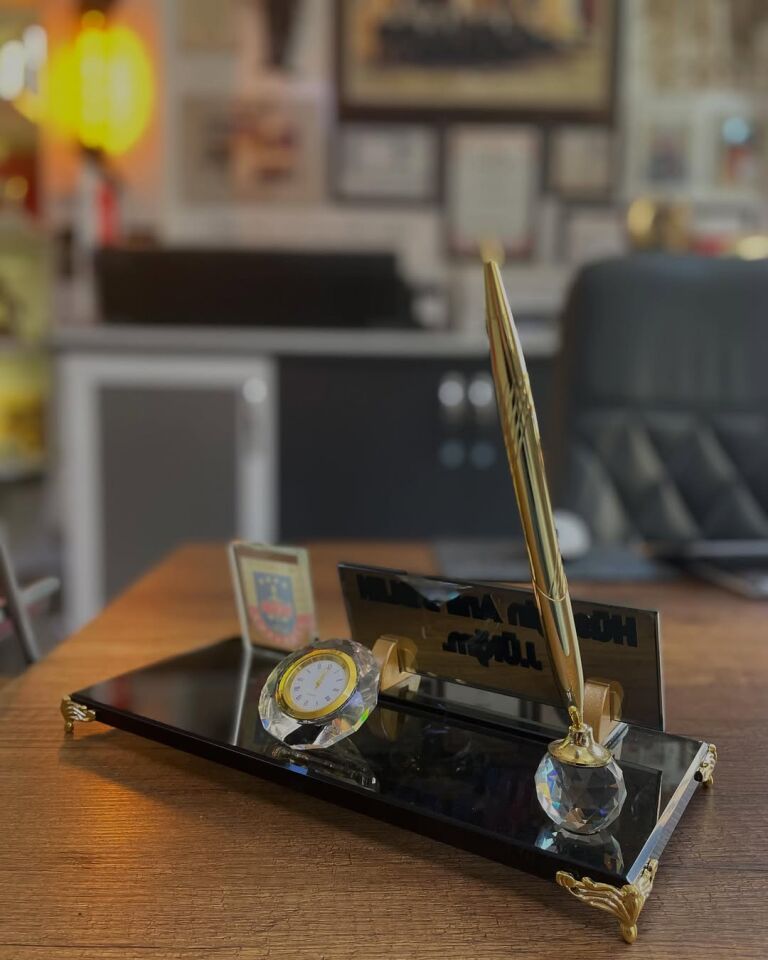 Jandarma Logolu Masa İsimliği