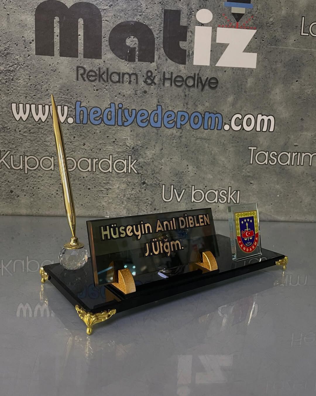 Jandarma Logolu Masa İsimliği