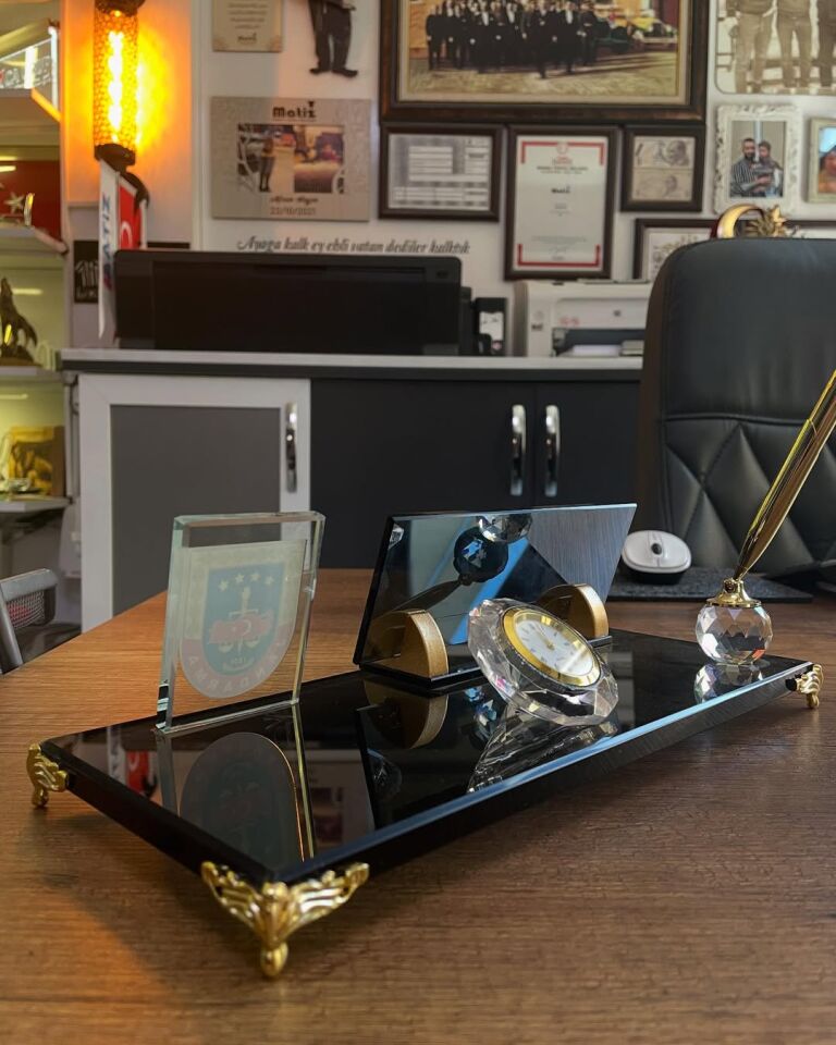 Jandarma Logolu Masa İsimliği