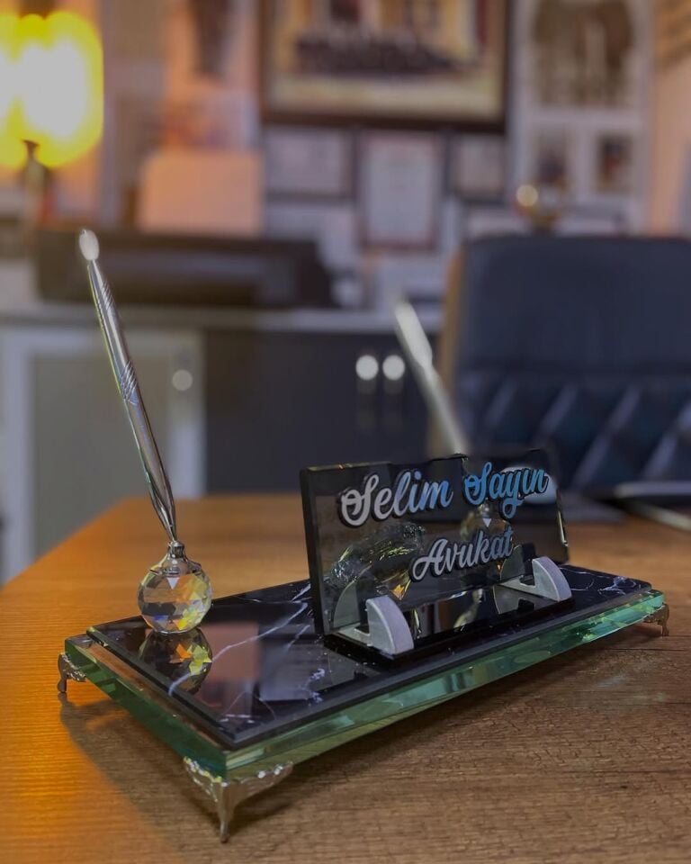 Mermer Desenli Kristal Masa İsimliği