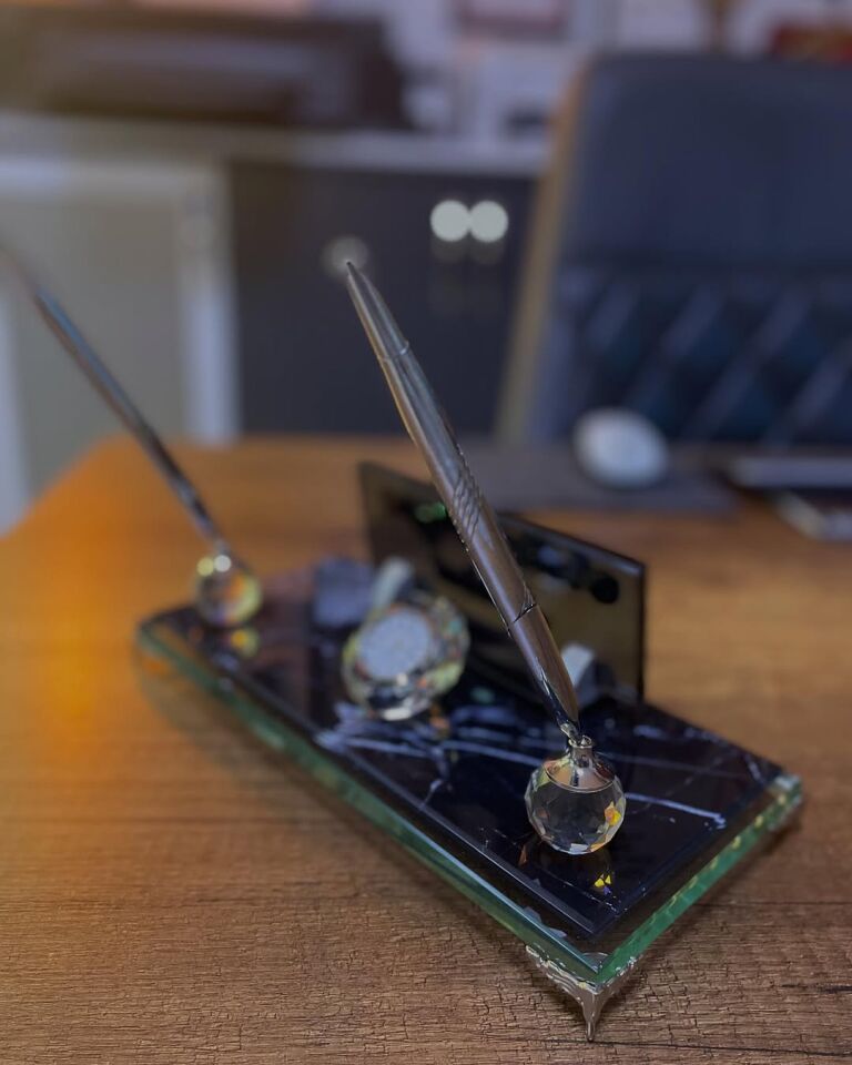 Mermer Desenli Kristal Masa İsimliği