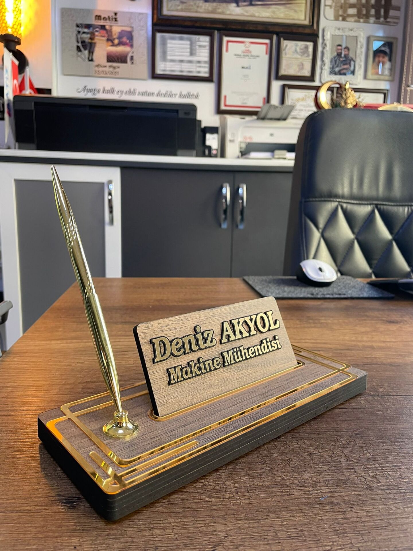 Kalemli Ahşap Masa İsimliği