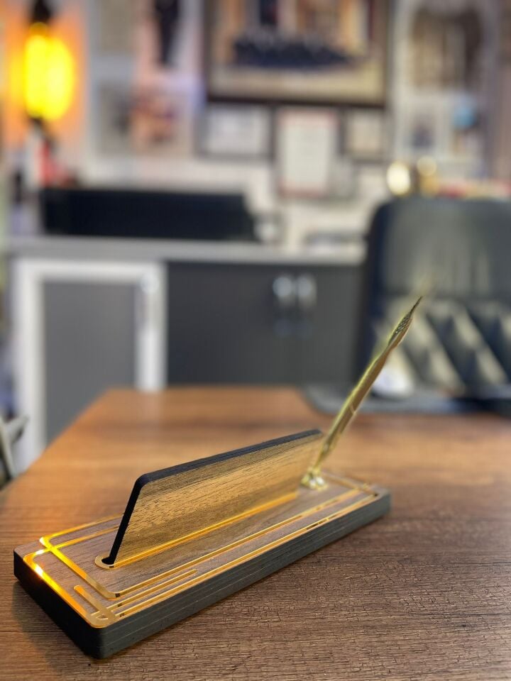 Kalemli Ahşap Masa İsimliği