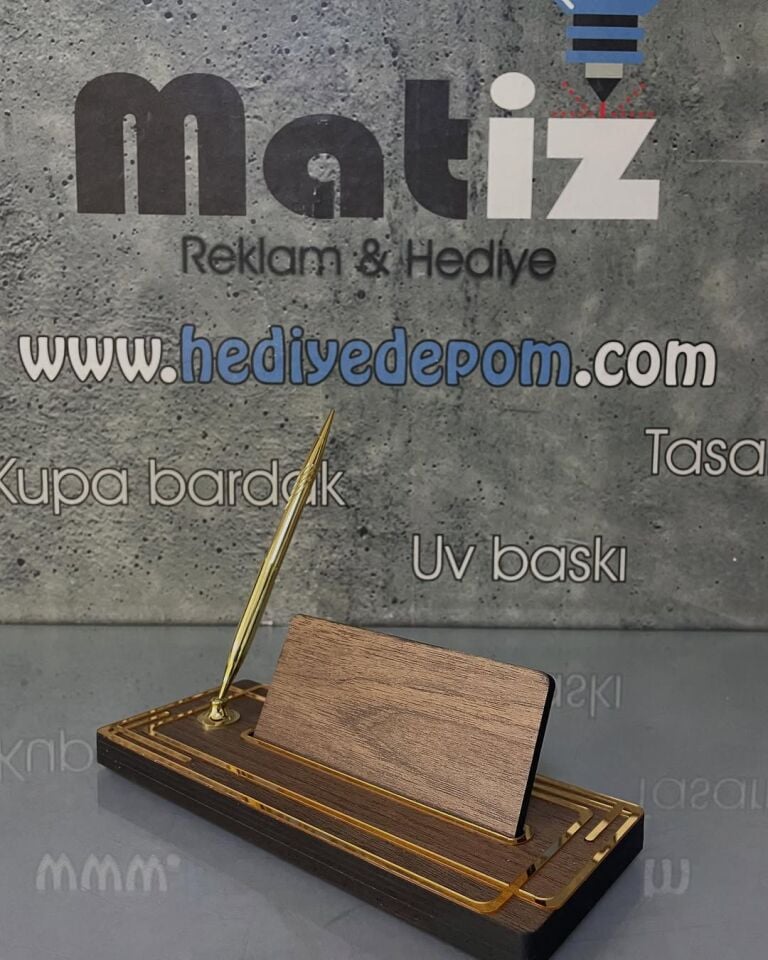 Kalemli Ahşap Masa İsimliği