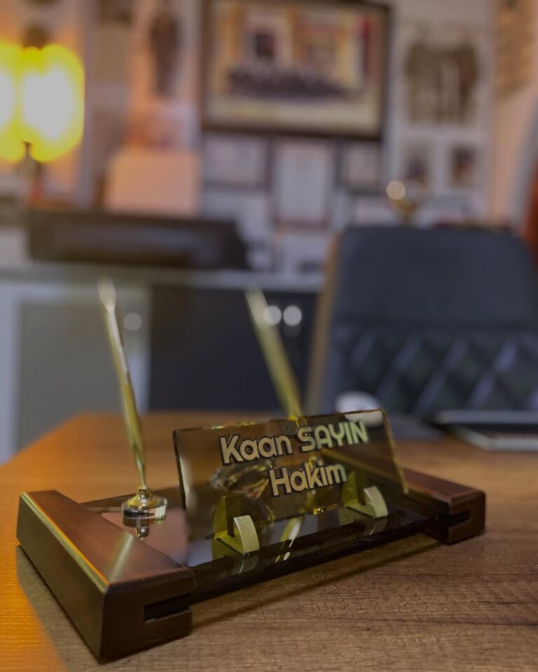 Bronz Renk Masa İsimliği