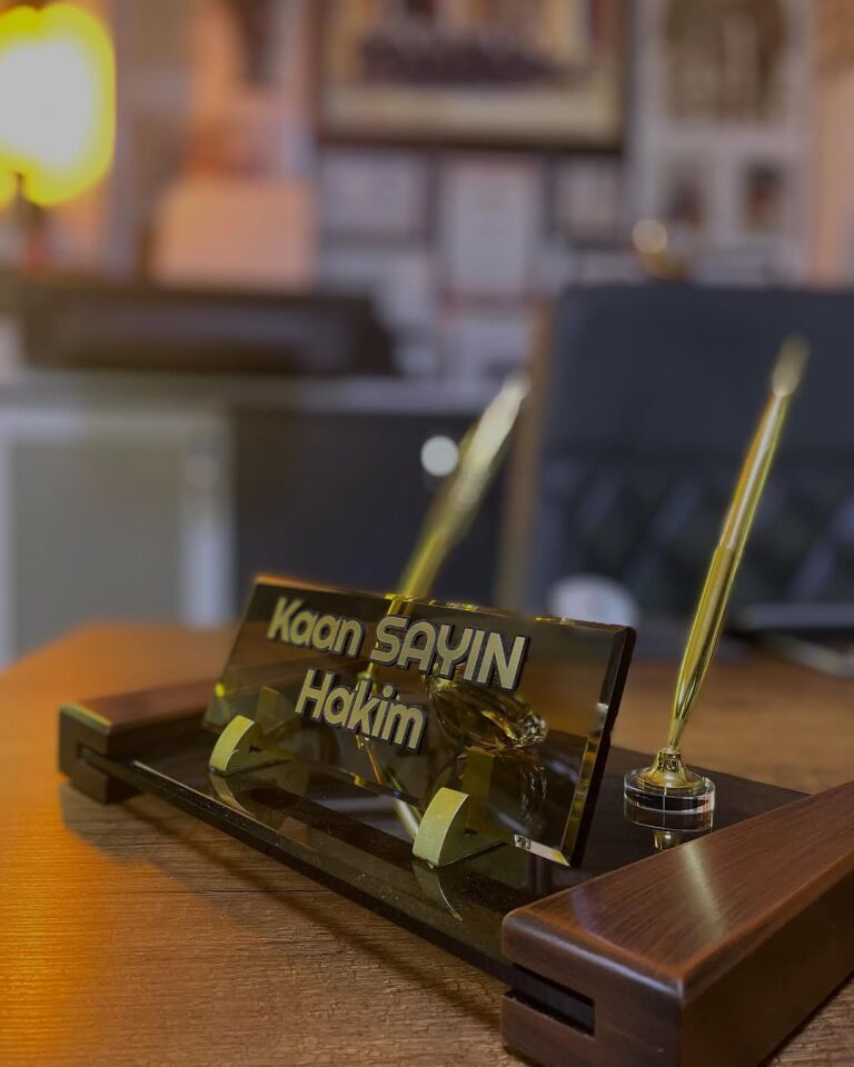 Bronz Renk Masa İsimliği