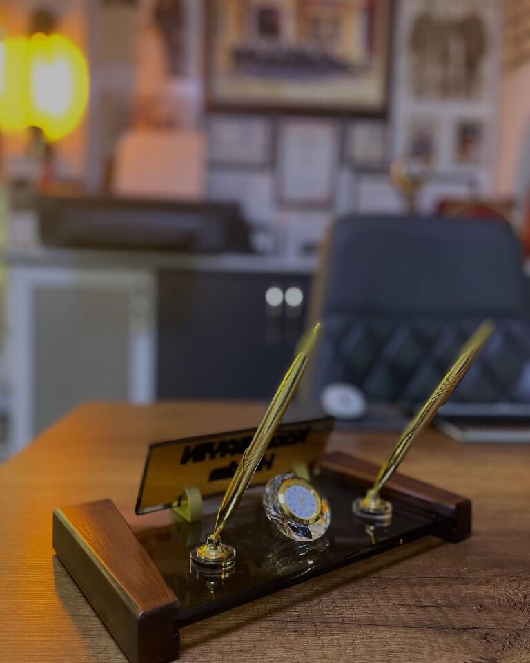 Bronz Renk Masa İsimliği