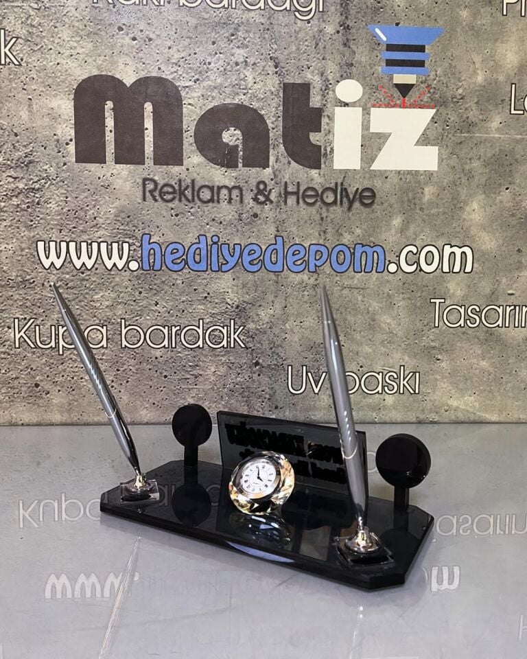 Çift Logolu Füme Cam İsimlik