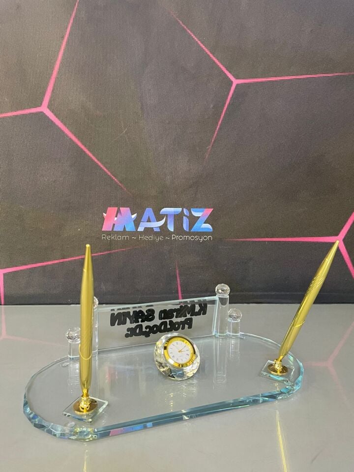 Oval Kristal Masa İsimliği