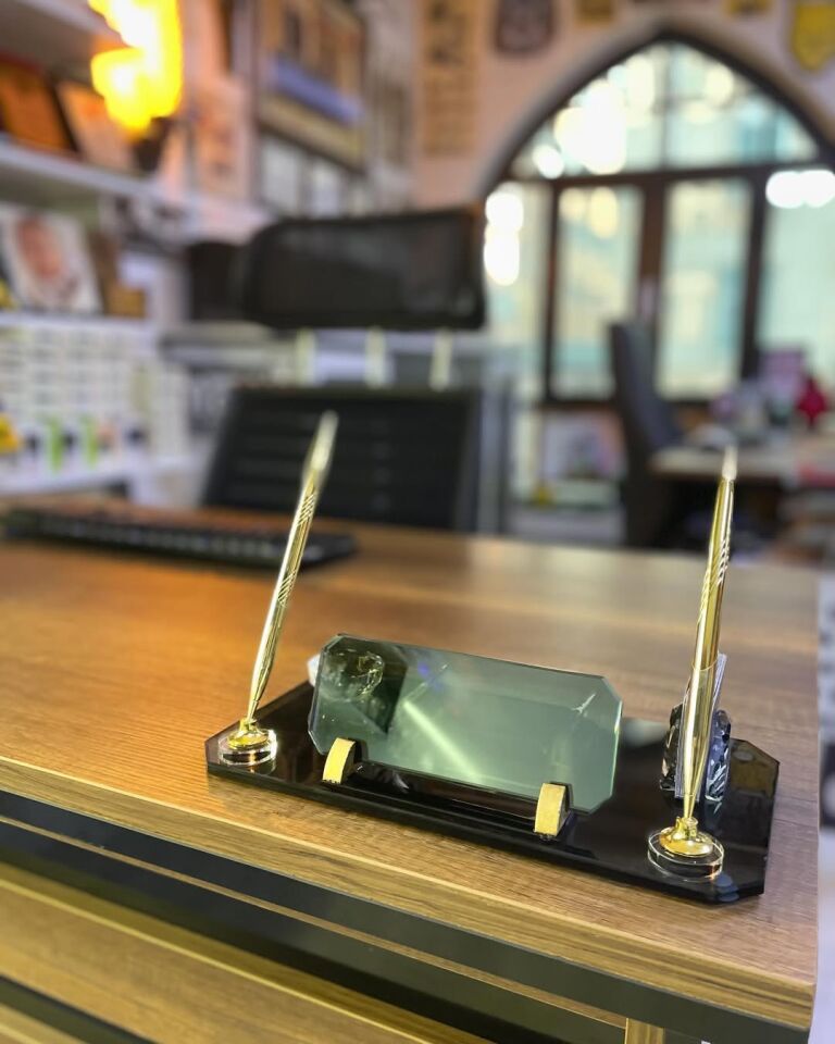 Füme Renk Masa İsimliği