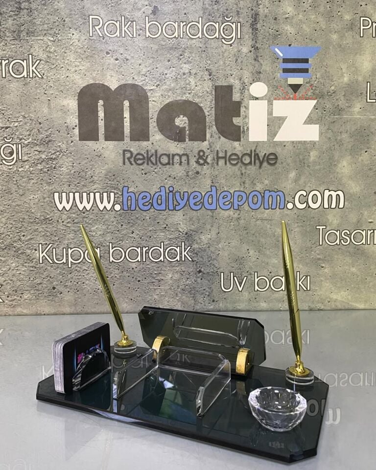 Füme Renk Masa İsimliği