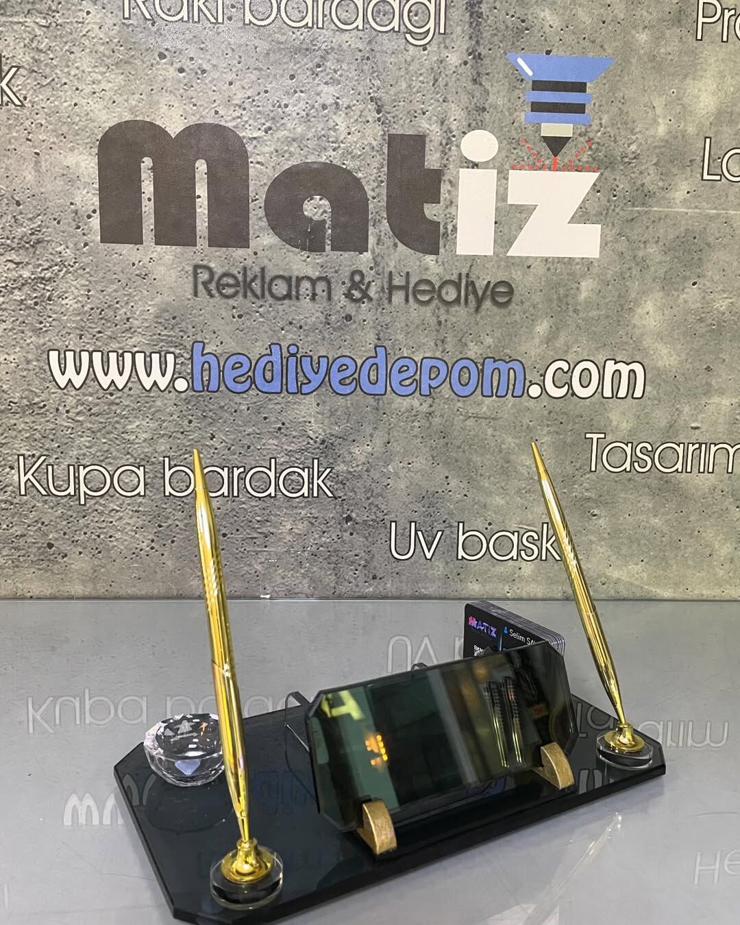 Füme Renk Masa İsimliği