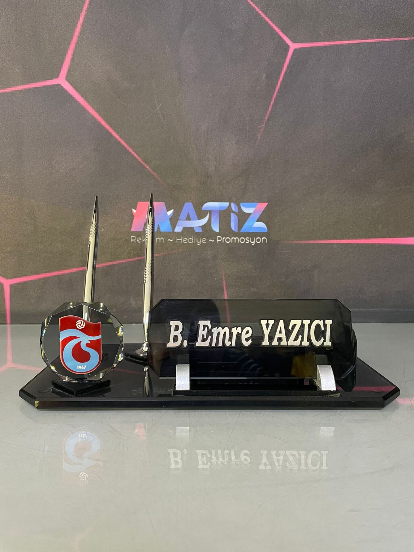 Taraftar Logolu Masa İsimliği