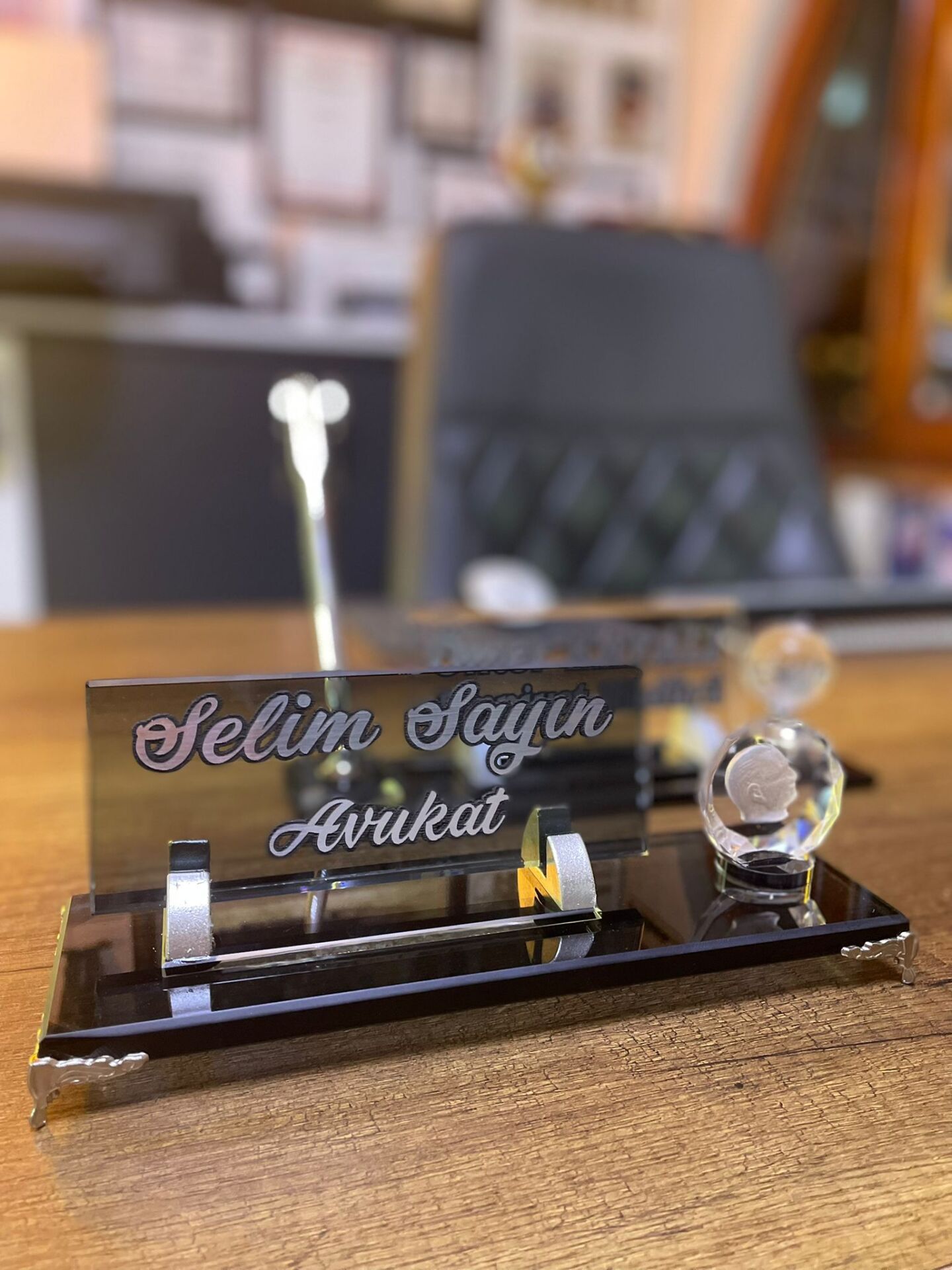 Atatürk Kristal Masa İsimliği