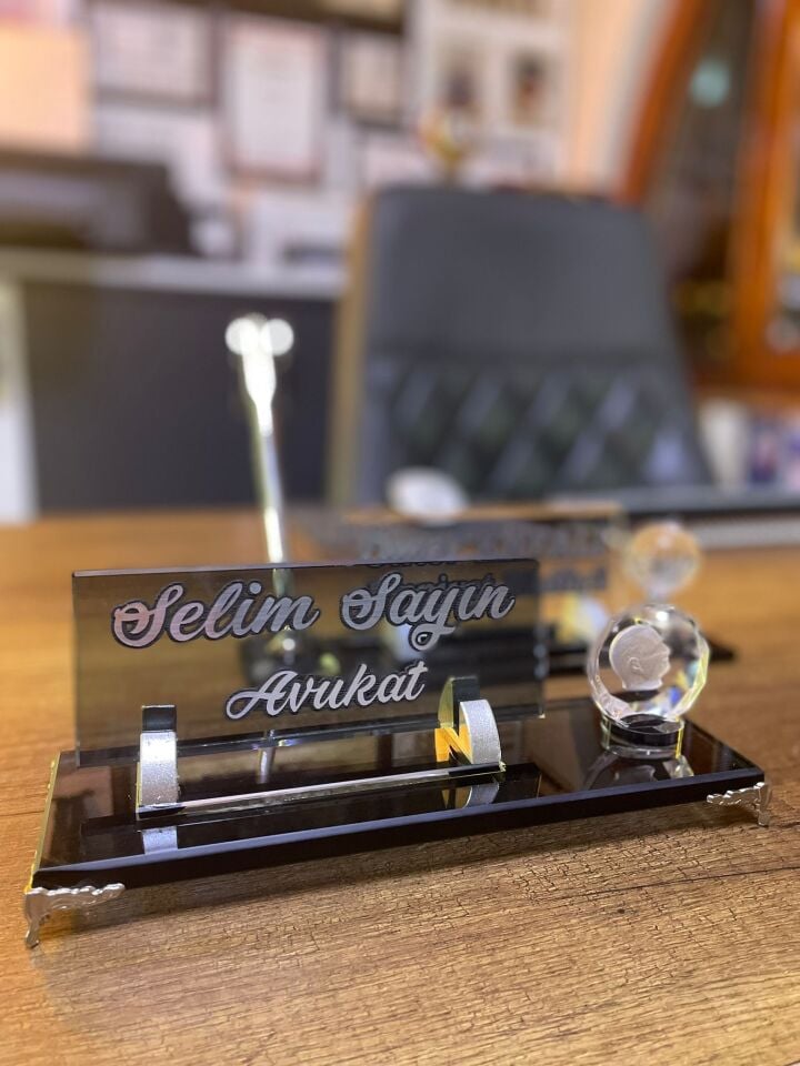 Atatürk Kristal Masa İsimliği