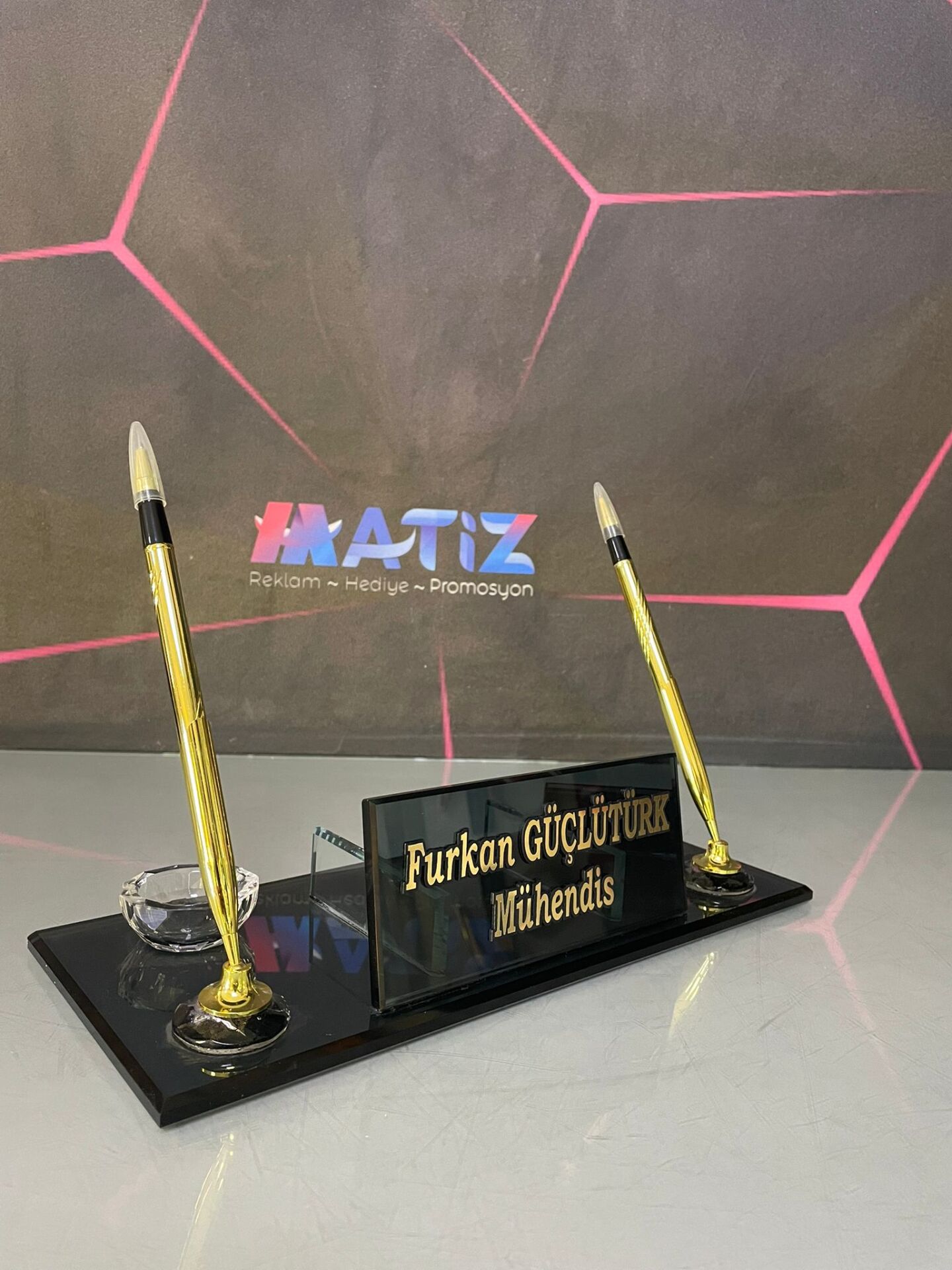 Füme Set Kristal Masa İsimliği