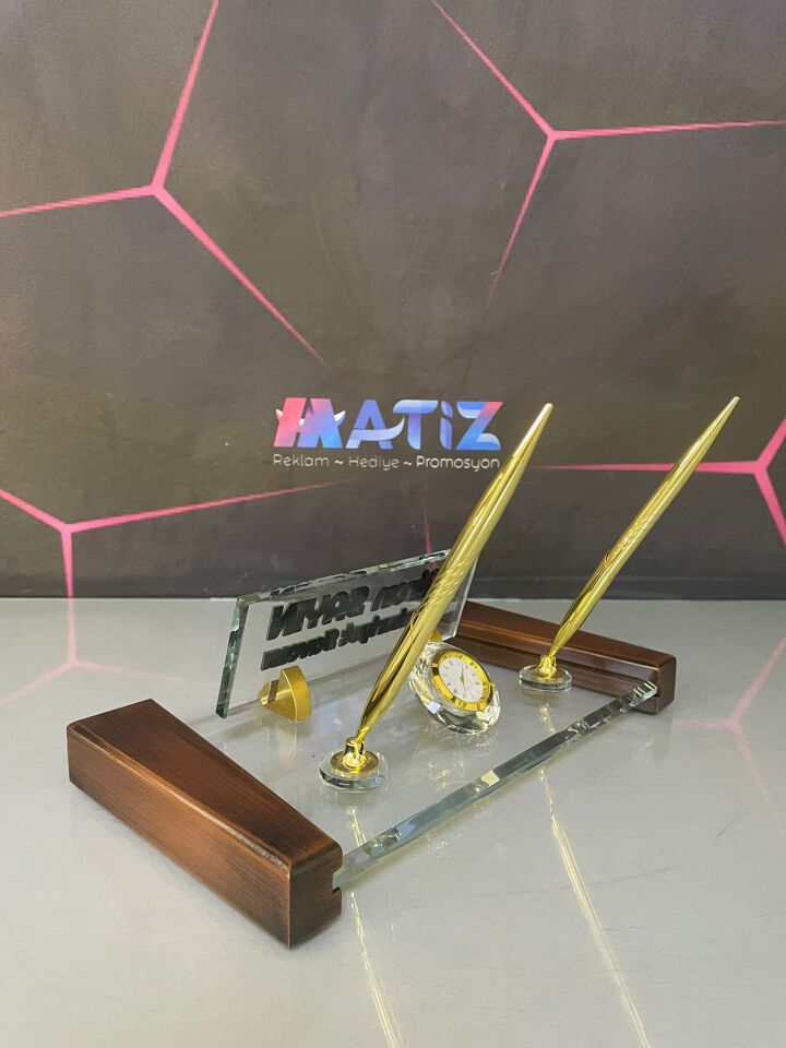 Ahşap ve Kristal Masa İsimliği Seti