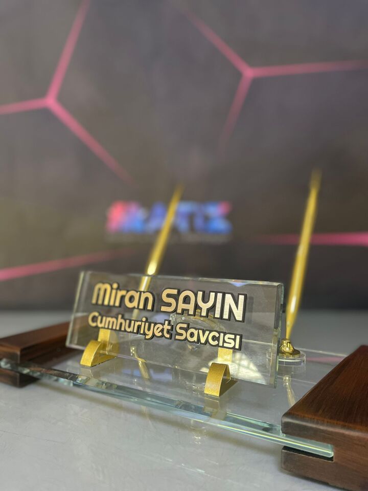 Ahşap ve Kristal Masa İsimliği Seti