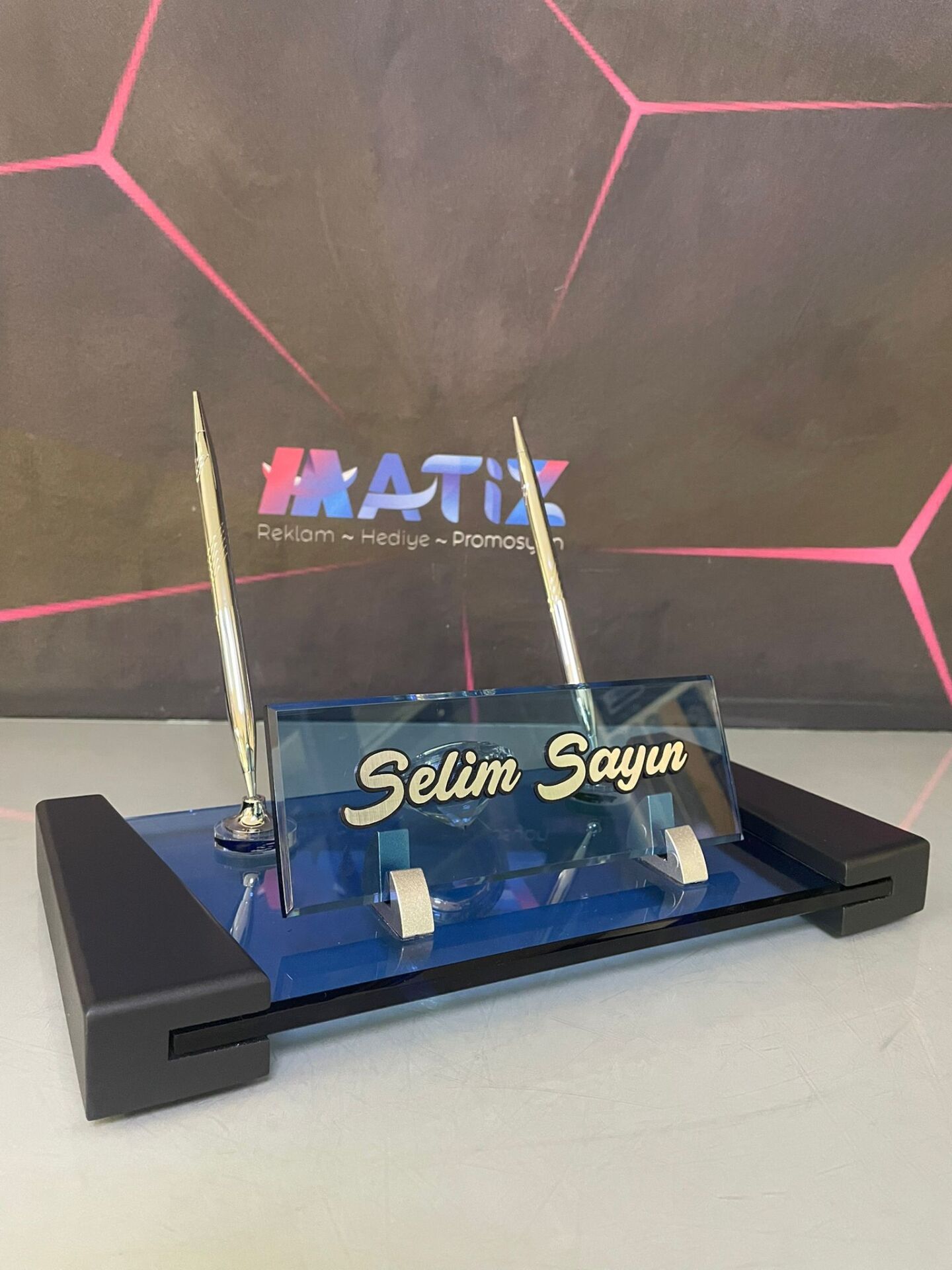 Mavi Cam Masa İsimliği