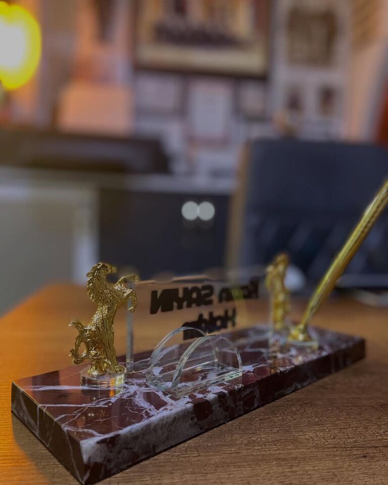 At Figürlü Mermer İsimlik