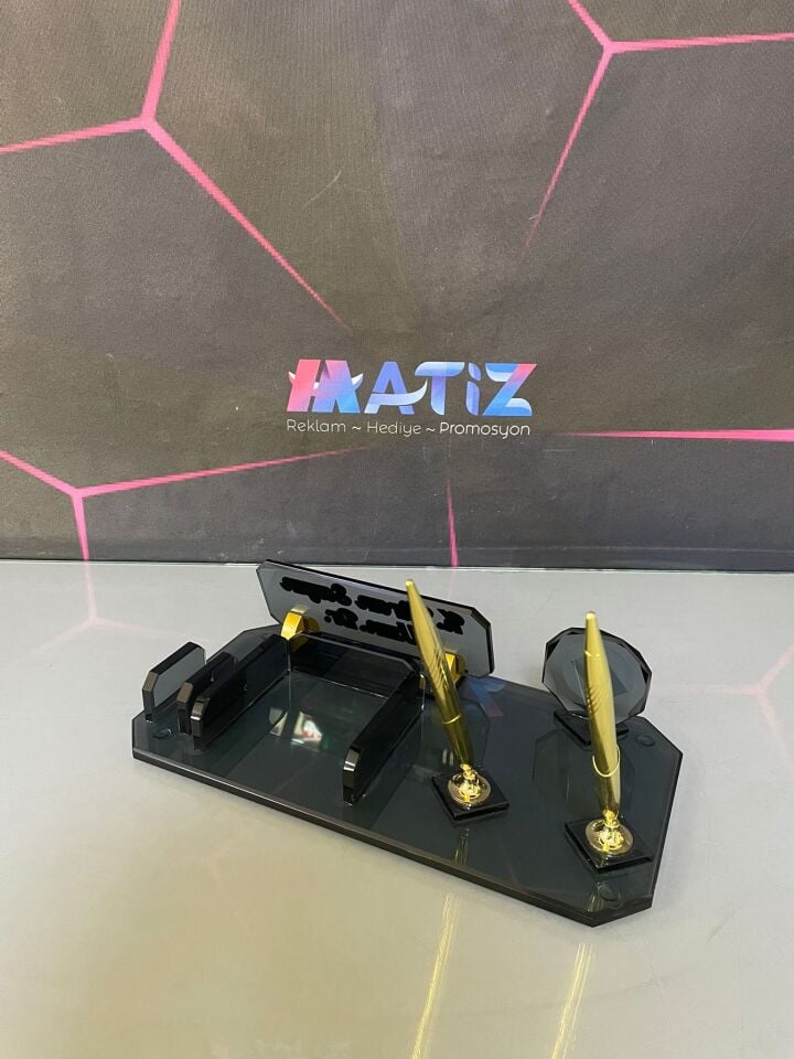 Doktor Logolu Masa İsimliği