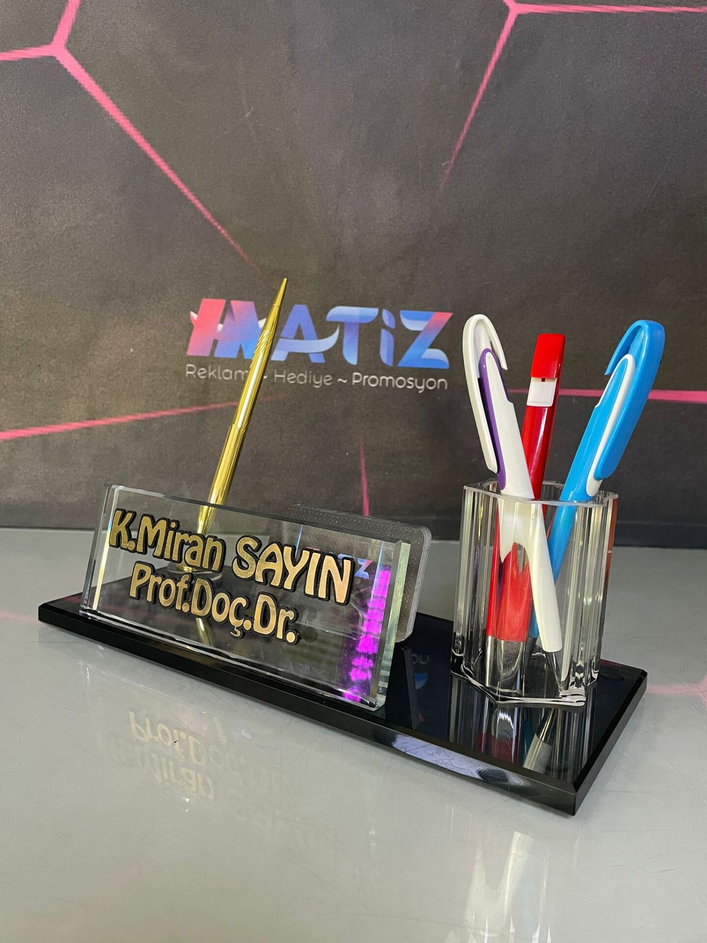 Kalemlik Modelli Masa İsimliği