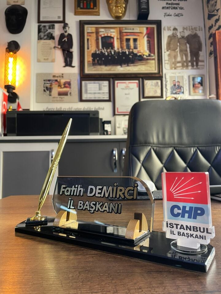 CHP Logolu Masa İsimliği