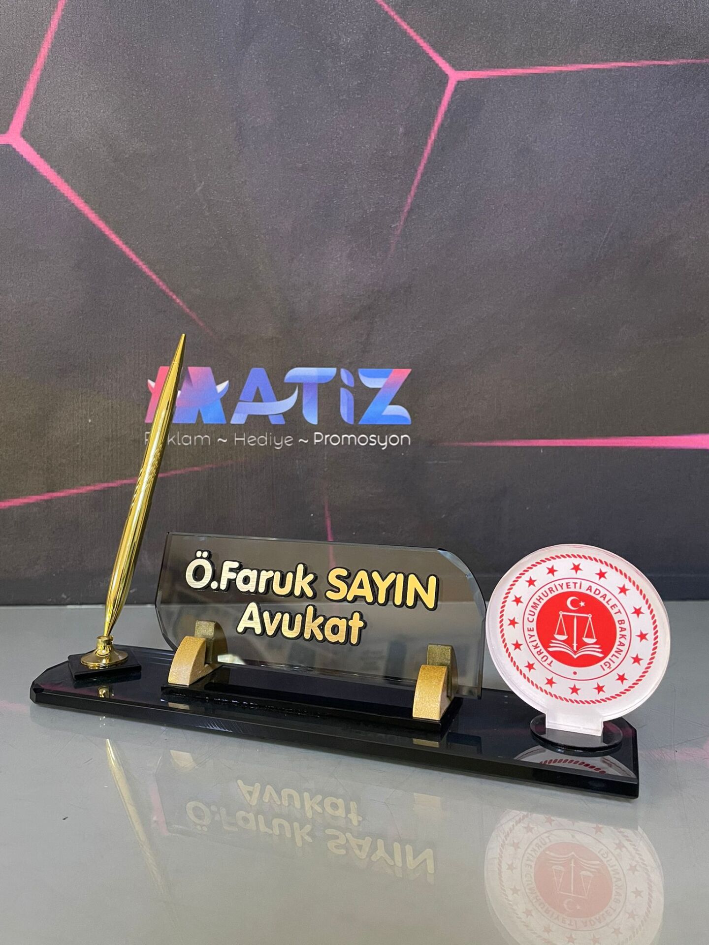 Adalet Bakanlığı Logolu Masa İsimliği