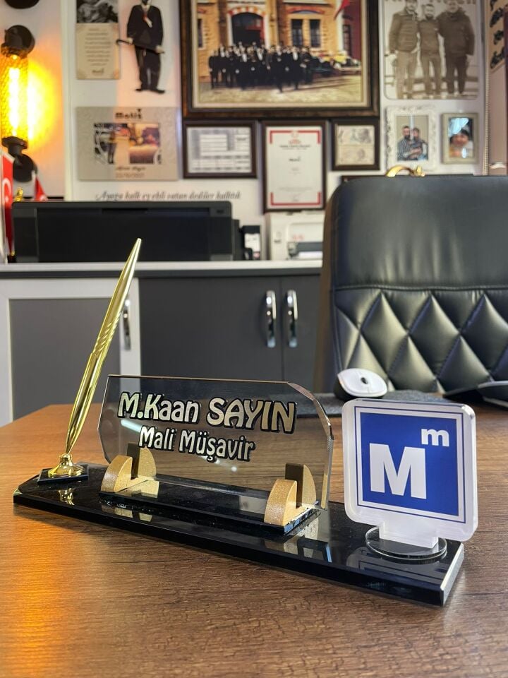 Mali Müşavir Masa İsimliği