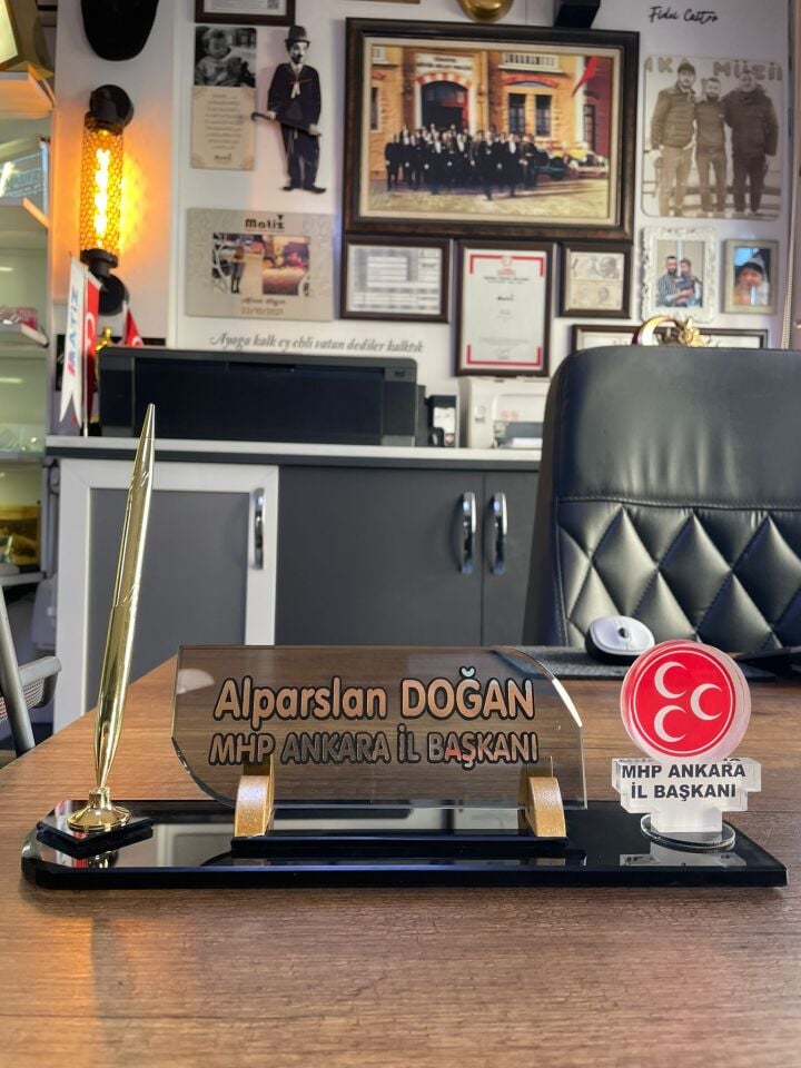 MHP Logolu Masa İsimliği