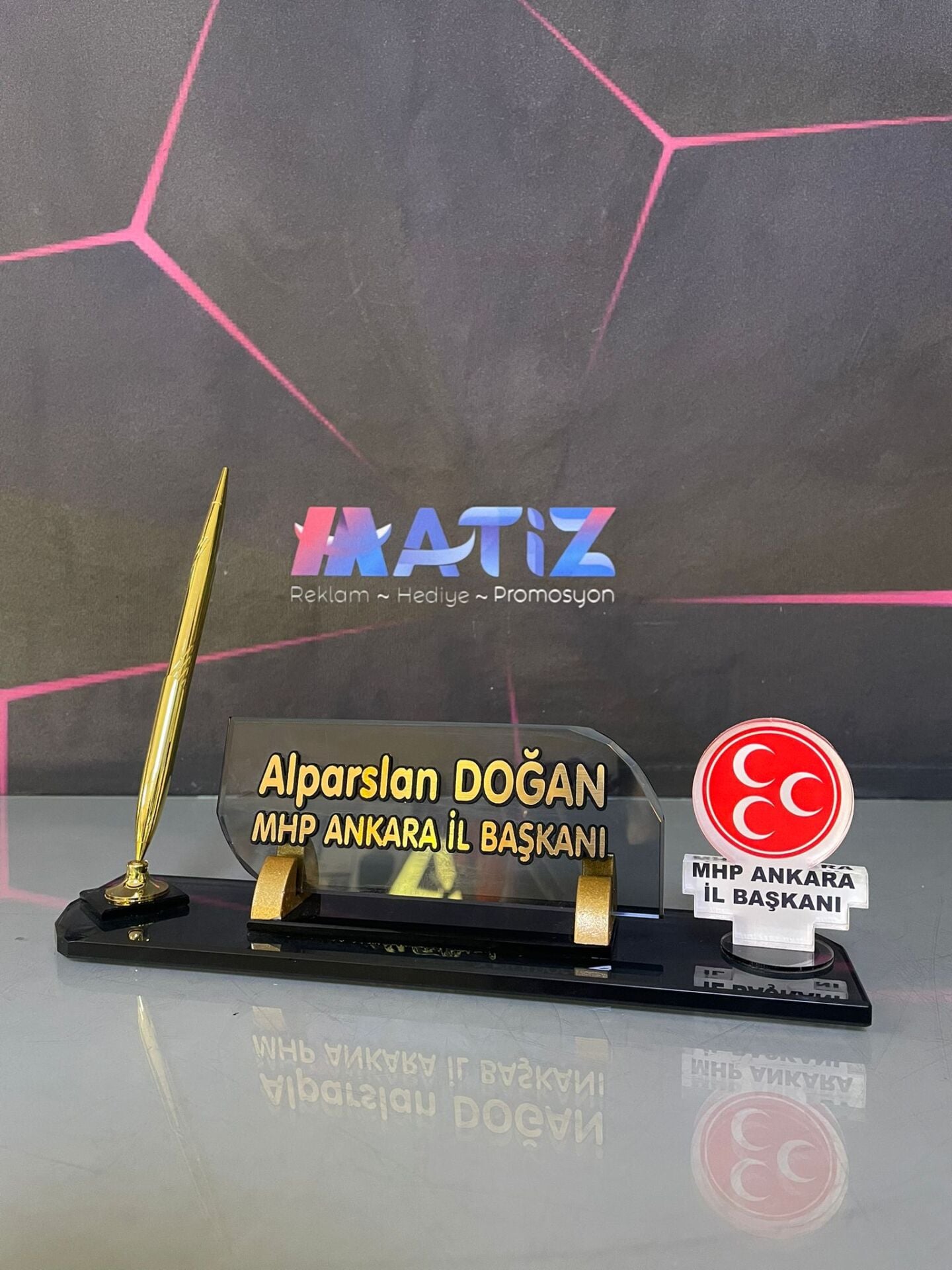 MHP Logolu Masa İsimliği