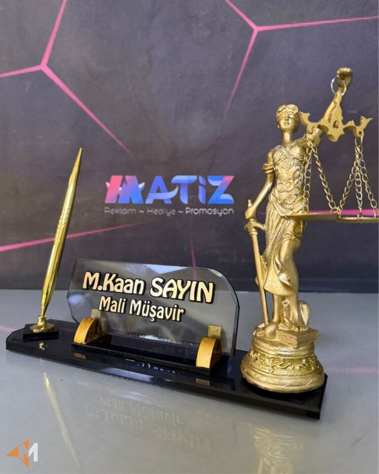 Themis Heykelli Masa İsimliği