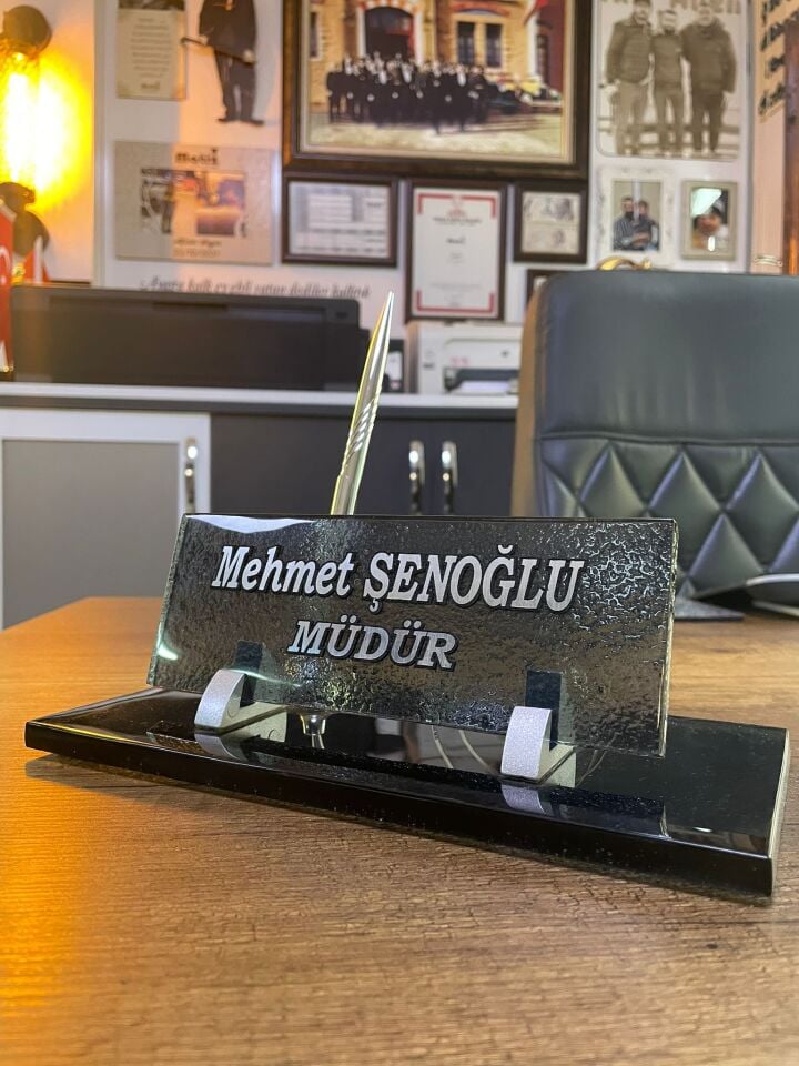 Müdür Dekorlu Cam İsimlik