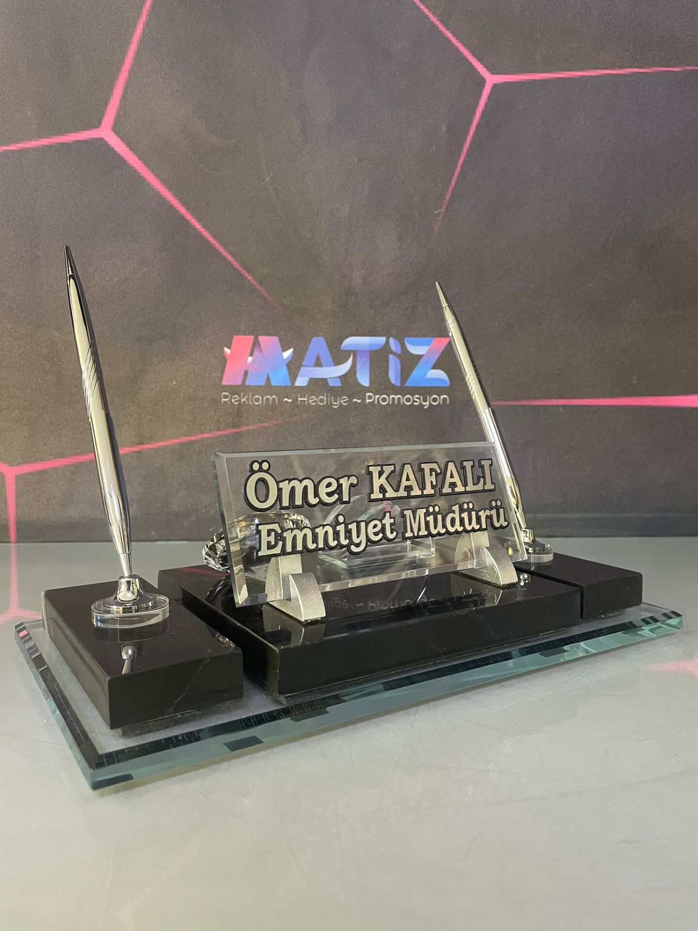 Siyah Mermer Masa İsimliği