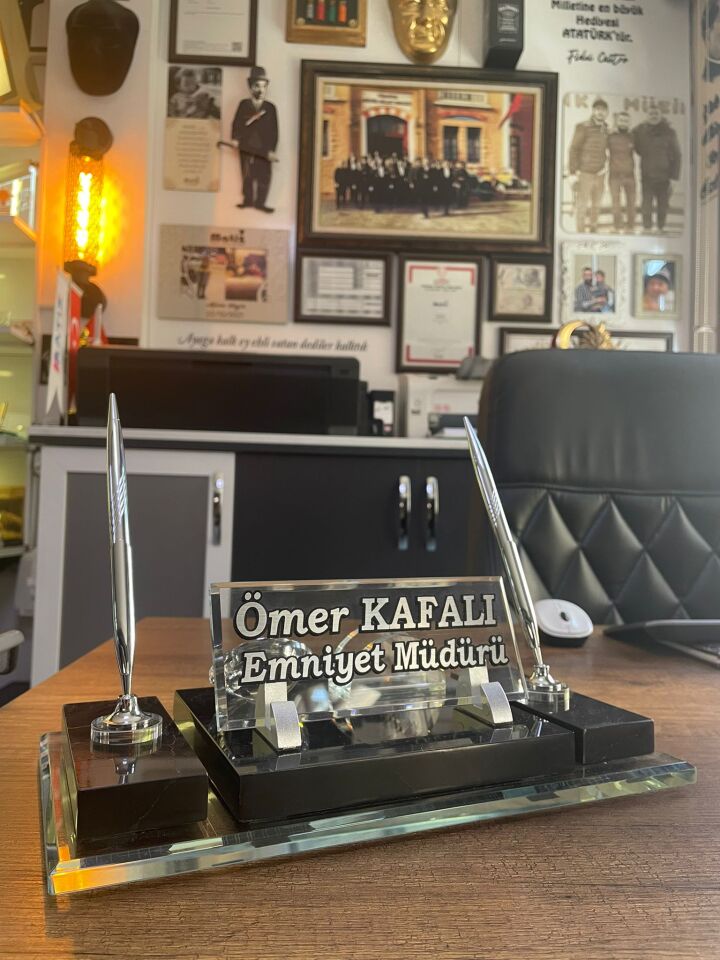 Siyah Mermer Masa İsimliği