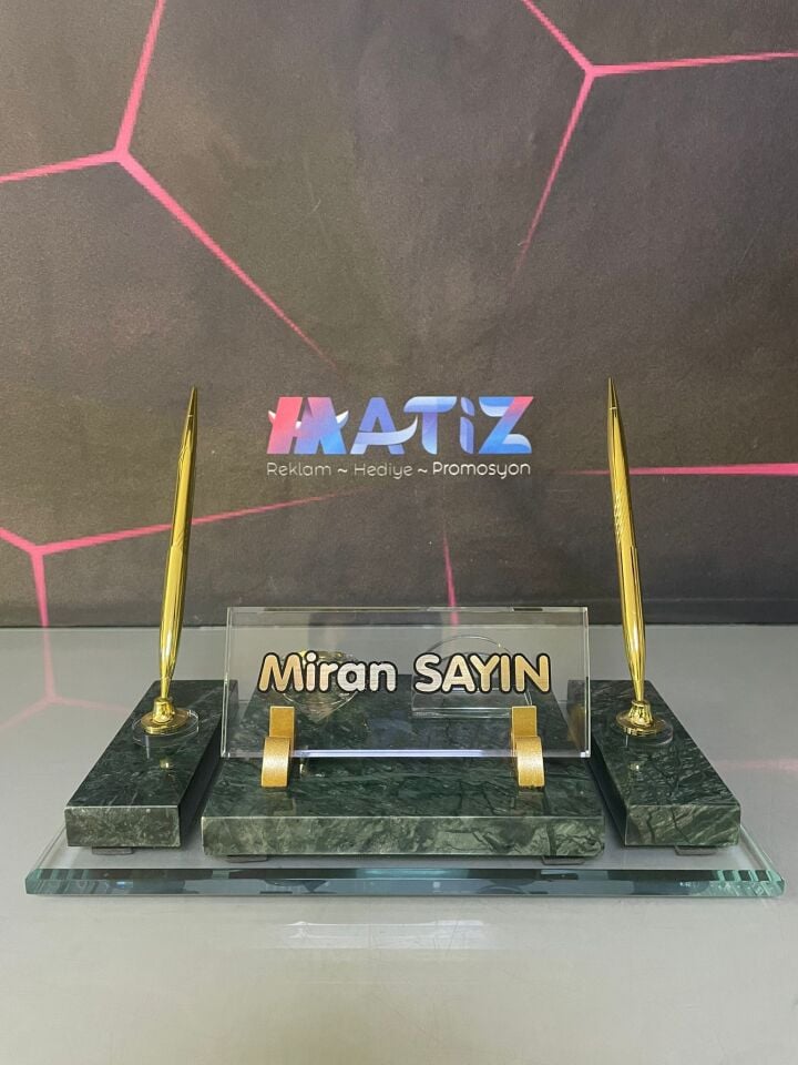 Yeşil Mermer Masa İsimliği