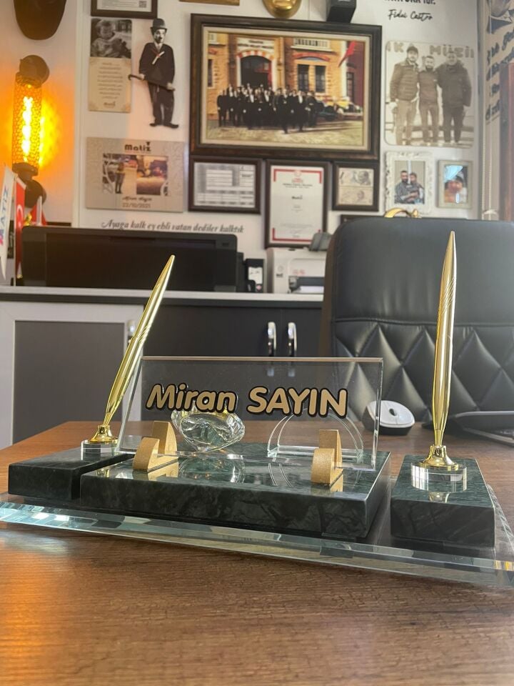 Yeşil Mermer Masa İsimliği