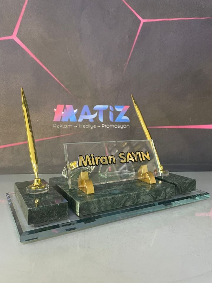 Yeşil Mermer Masa İsimliği