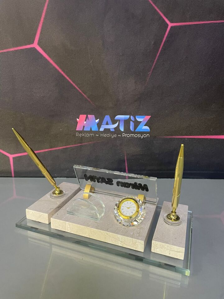 Krem Renk Mermer Masa İsimliği