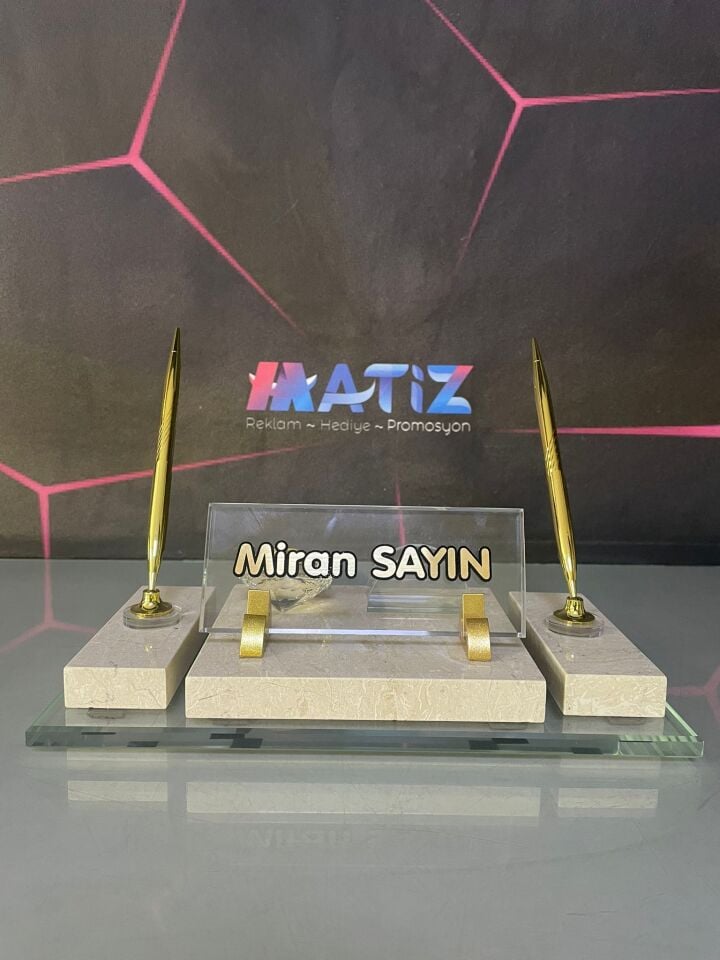 Krem Renk Mermer Masa İsimliği