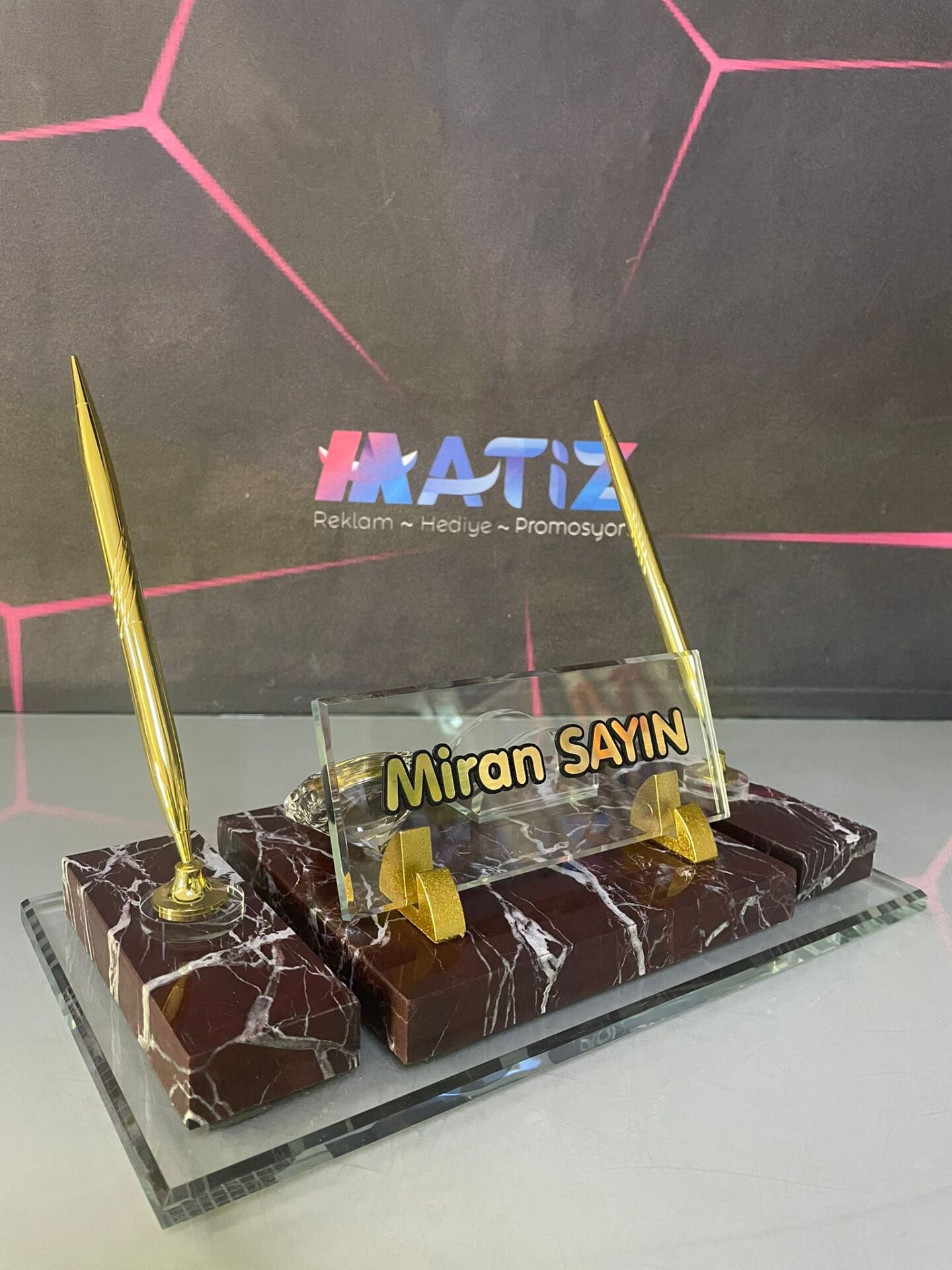 Elit Bordo Mermer Masa İsimliği