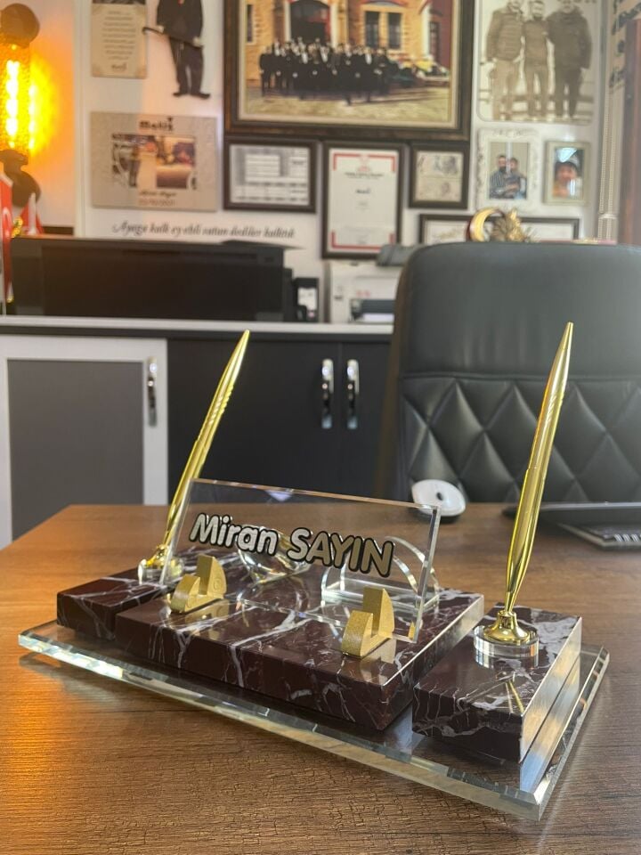 Elit Bordo Mermer Masa İsimliği